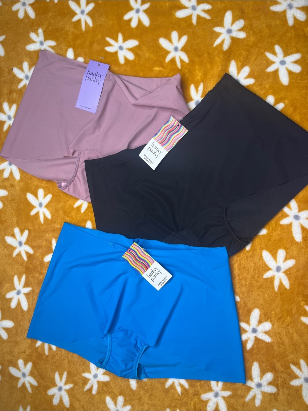 3pr NWT Hanky Panky Seamless Breathesoft Boyshorts panties in Pink, Black & Blue